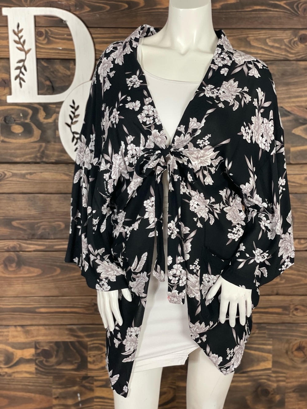 Spiritual Gangster‎ | Maya Kimono Black Floral Tie-Front Cardigan